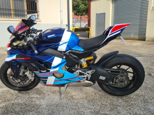 Moto Ducati blue panigale