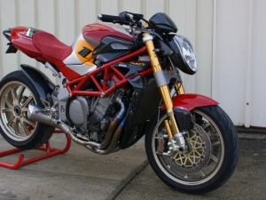 Brutale Ago